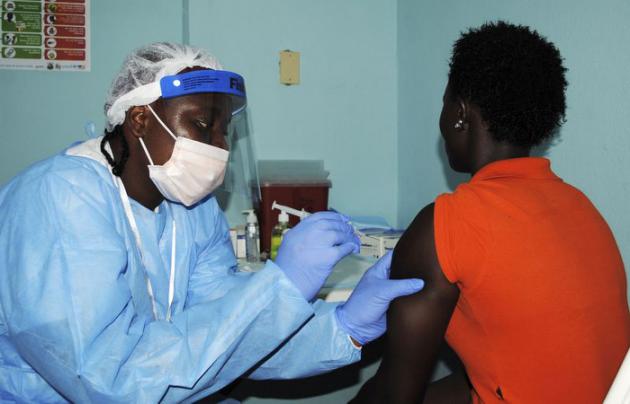 Số trường hợp nhiễm Ebola lần đầu tiên tăng trong năm 2015